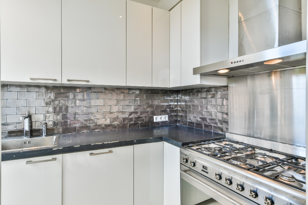 Kitchen with Professional Tiling and Splashback